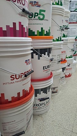 Pitture da interni ed esterni bianche e colorate grazie al nostro sistema tintometrico